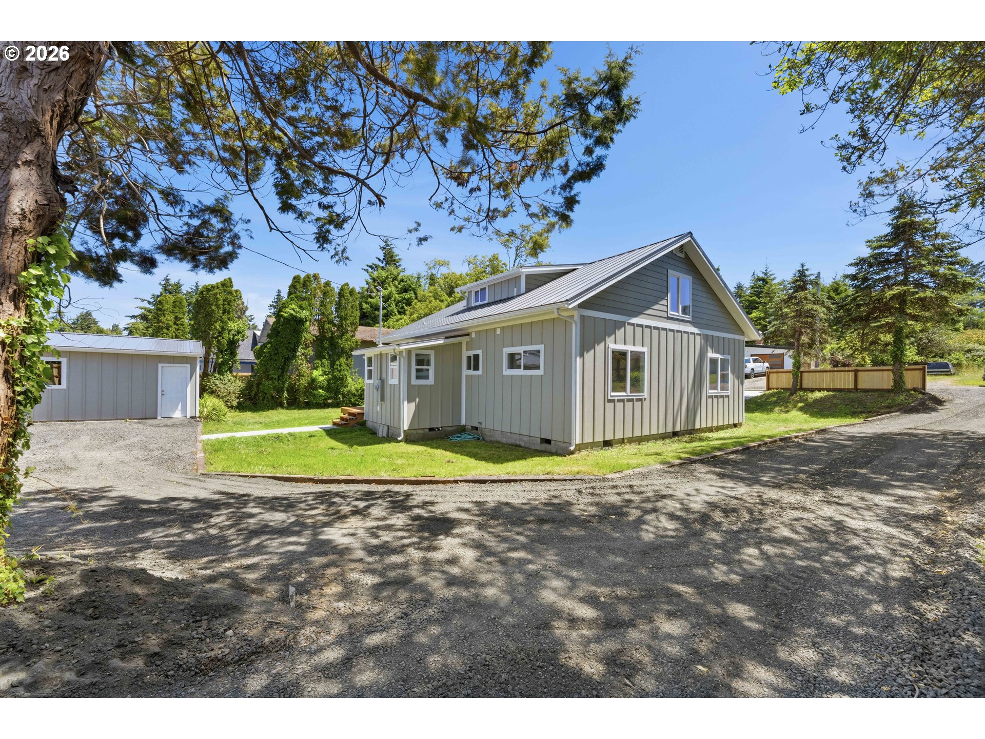 950 Exchange Street North Bend, OR 97459 - Photo 3 of 43