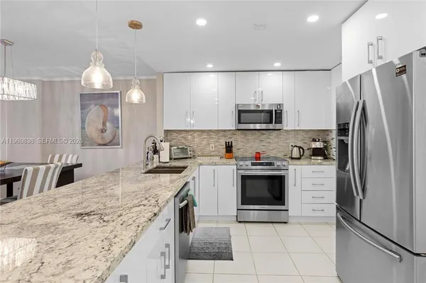 $2,500 | 1600 South Ocean Drive, Unit 17C, Hollywood, FL 33019