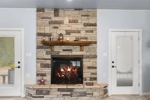 $879,000 | 1327 Kenney Hall Road, Brenham, TX 77833