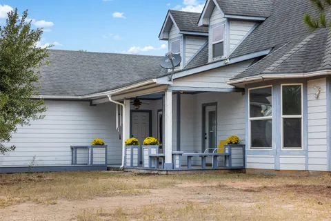 $879,000 | 1327 Kenney Hall Road, Brenham, TX 77833