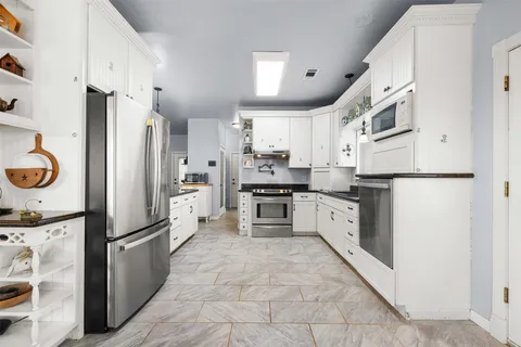 $879,000 | 1327 Kenney Hall Road, Brenham, TX 77833