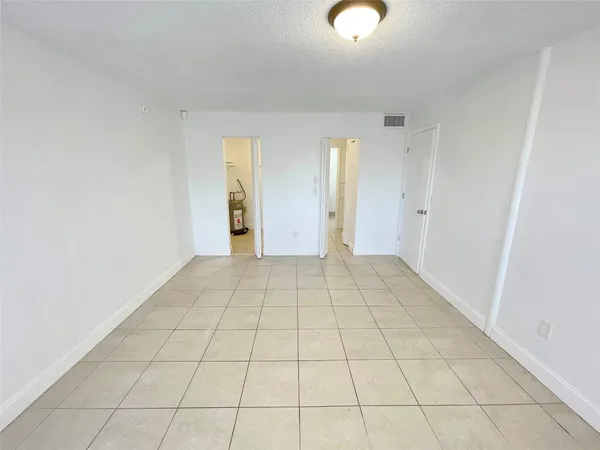 $1,400 | 2800 Northwest 56th Avenue, Unit D402, Lauderhill, FL 33313