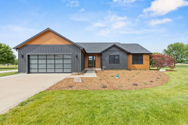 $799,900 | 20872 State Line Road, Edwardsburg, MI 49112