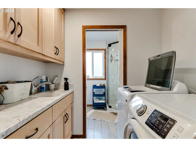 a utility room with sink dryer and washer