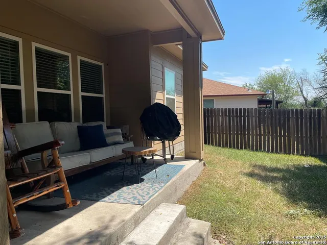 $298,000 | 1000 Blue Crest Lane, Beeville, TX 78102