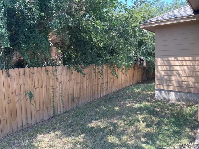 $298,000 | 1000 Blue Crest Lane, Beeville, TX 78102