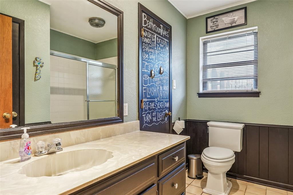 908 North Maple Street Muenster, TX 76252 - Photo 20 of 40 a bathroom with a sink a toilet and shower