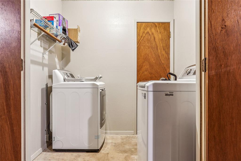 908 North Maple Street Muenster, TX 76252 - Photo 22 of 40 a utility room with dryer and washer
