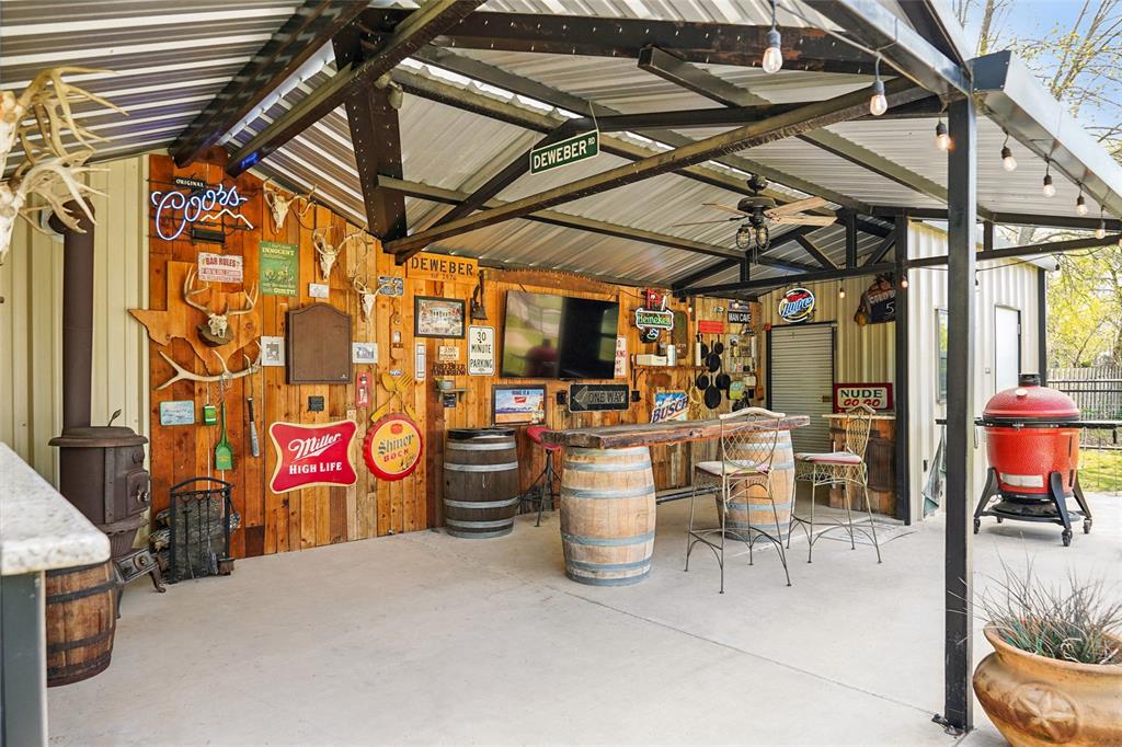 908 North Maple Street Muenster, TX 76252 - Photo 27 of 40 a view of store room with furniture