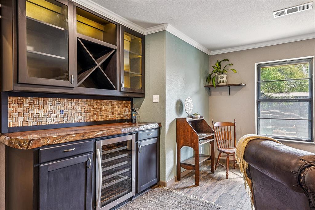 908 North Maple Street Muenster, TX 76252 - Photo 7 of 40 a room that has a bed and a window