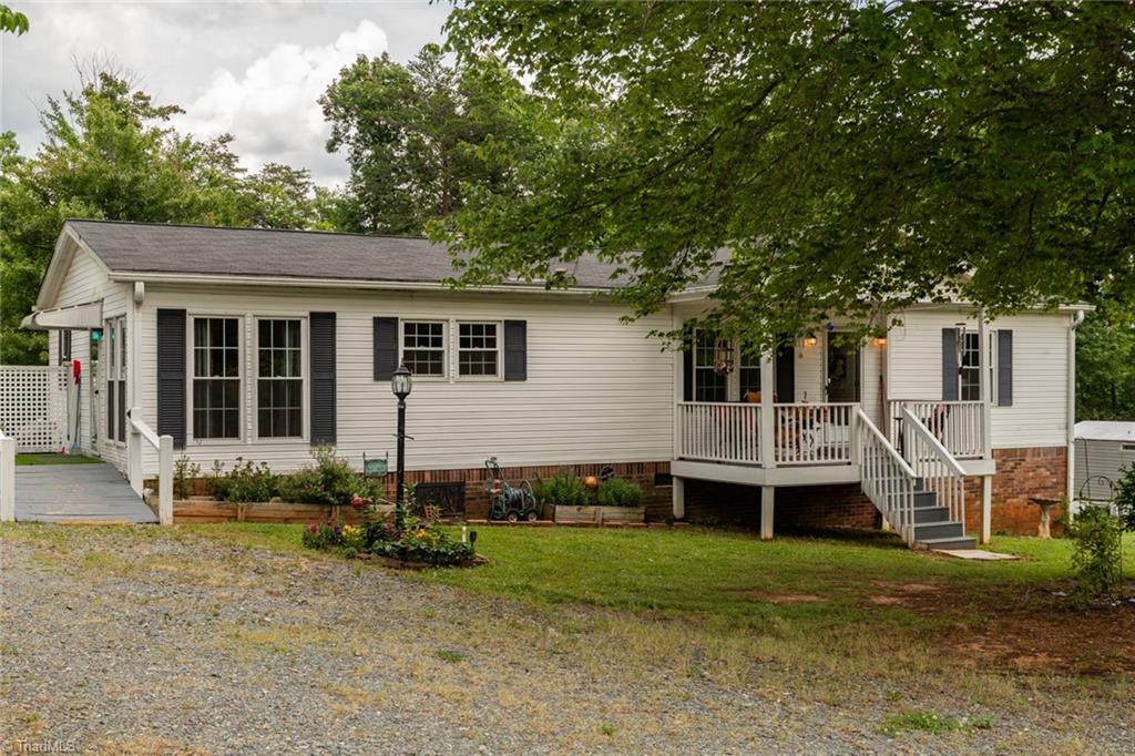 1030 Cliff View Drive King, NC 27021 - Photo 2 of 50 Beautiful Home