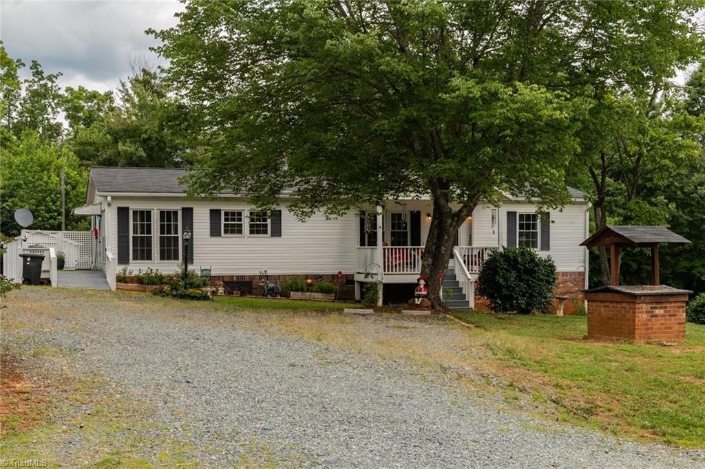 1030 Cliff View Drive King, NC 27021 - Photo 4 of 50 Mature landscaping