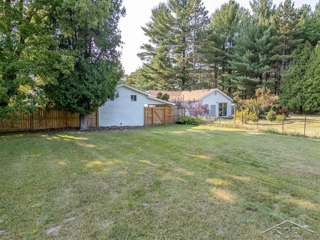 952 North Coleman Road Shepherd, MI 48883 - Photo 32 of 40
