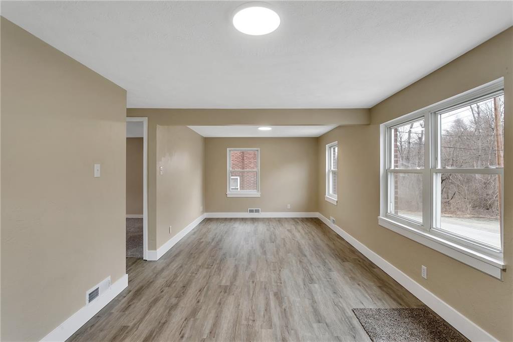 433 Agnew Road Jeannette, PA 15644 - Photo 3 of 25 Gallery Image 3