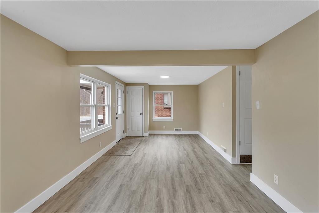 433 Agnew Road Jeannette, PA 15644 - Photo 4 of 25 Gallery Image 4