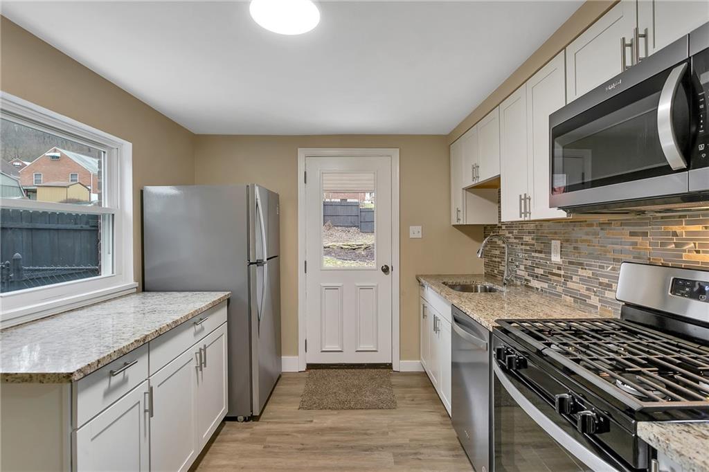 433 Agnew Road Jeannette, PA 15644 - Photo 7 of 25 Gallery Image 7