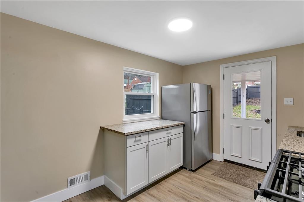 433 Agnew Road Jeannette, PA 15644 - Photo 8 of 25 Gallery Image 8