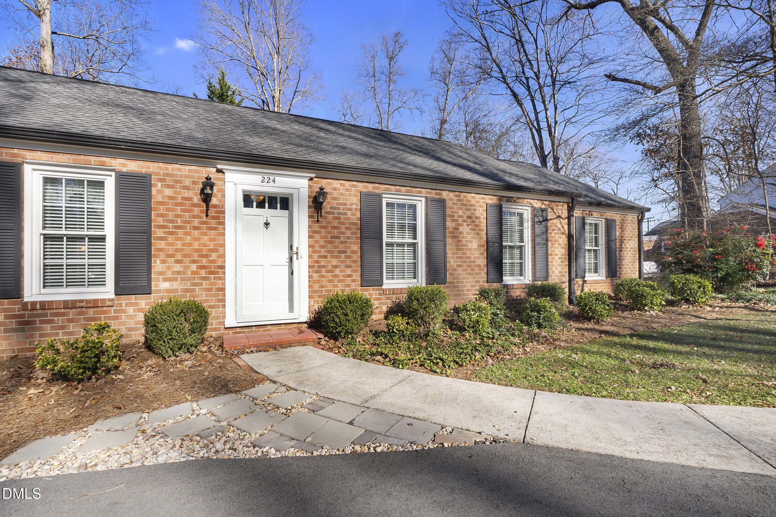 224 Lake Drive East Thomasville, NC 27360 - Photo 4 of 32 4_dsc08156