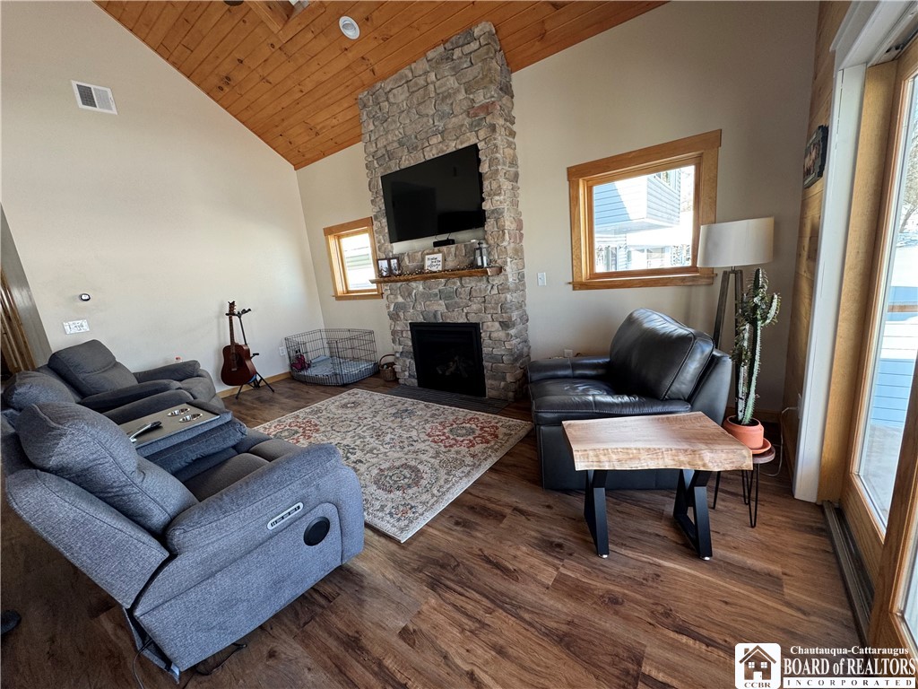 29 Loomis Bay Road Busti, NY 14710 - Photo 11 of 50 Beautiful high-end laminate throughout. 10-foot ce