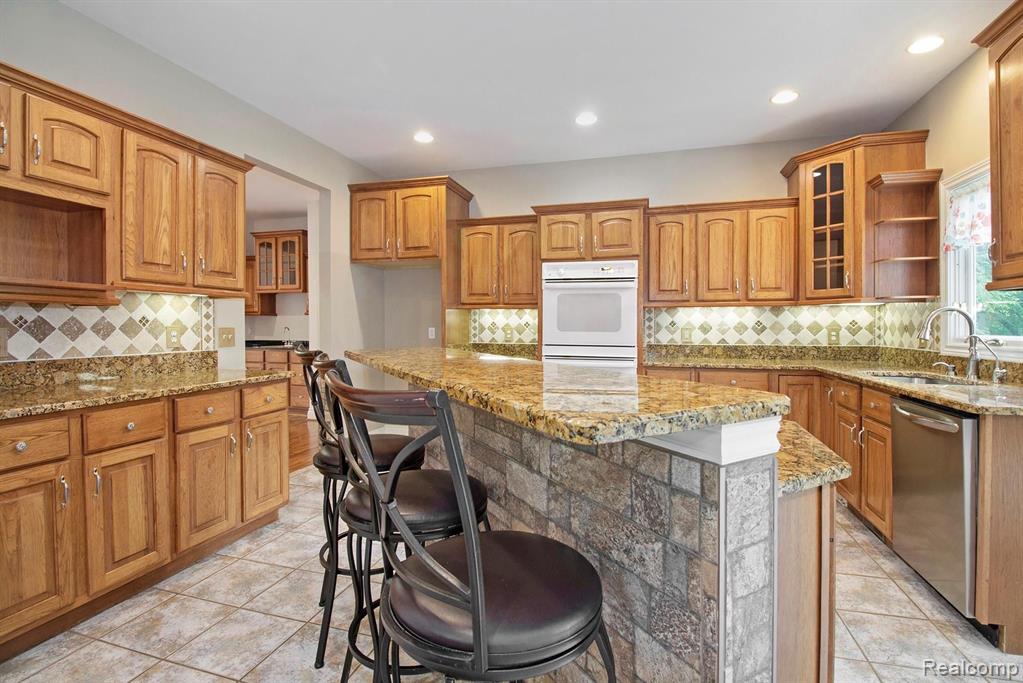 4400 Cedar Lake Road Howell, MI 48843 - Photo 9 of 49