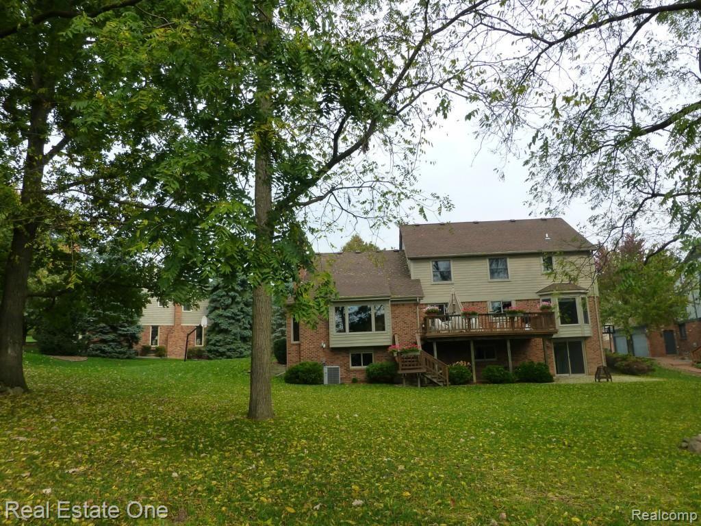 2581 Topsham Drive Rochester, MI 48306 - Photo 24 of 24 P1010040.jpg