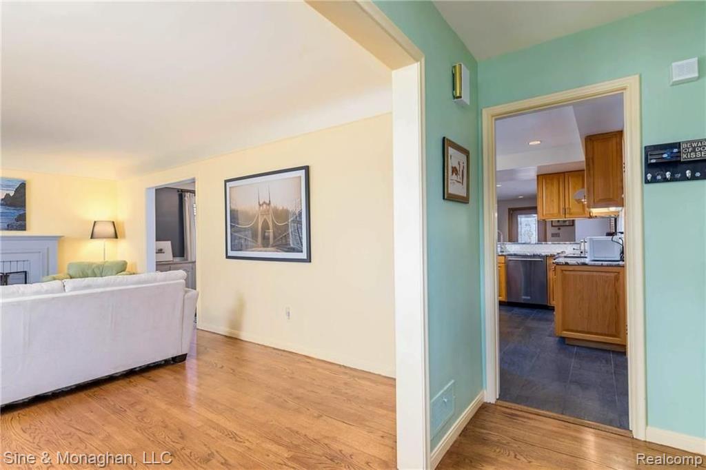 164 Ridgemont Road Grosse Pointe Farms, MI 48236 - Photo 4 of 40