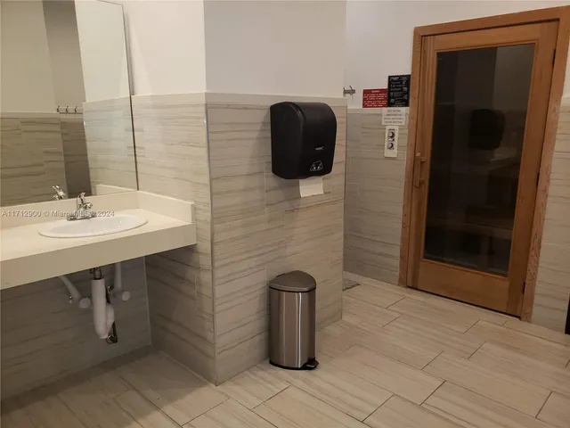 $5,500 | 2080 South Ocean Drive, Unit 311, Hallandale Beach, FL 33009