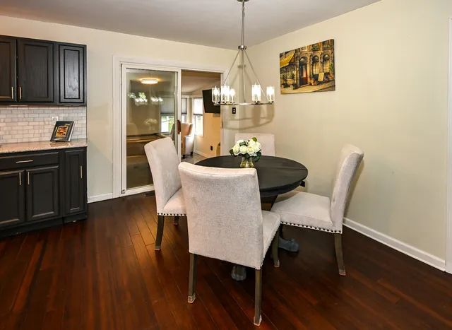 $384,900 | 580 Walnut Lane, Elk Grove Village, IL 60007