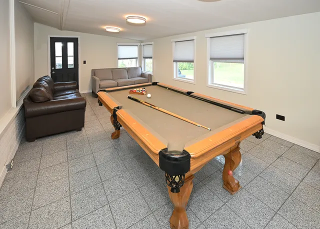 $384,900 | 580 Walnut Lane, Elk Grove Village, IL 60007