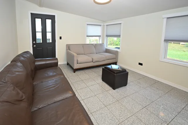 $384,900 | 580 Walnut Lane, Elk Grove Village, IL 60007