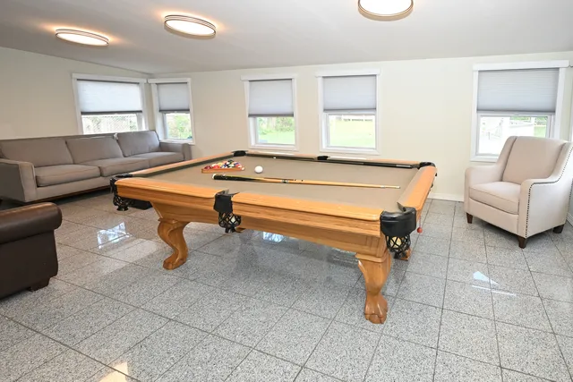 $384,900 | 580 Walnut Lane, Elk Grove Village, IL 60007