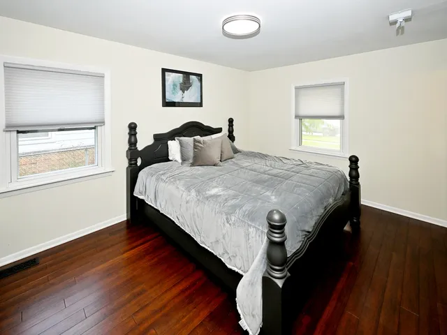 $384,900 | 580 Walnut Lane, Elk Grove Village, IL 60007