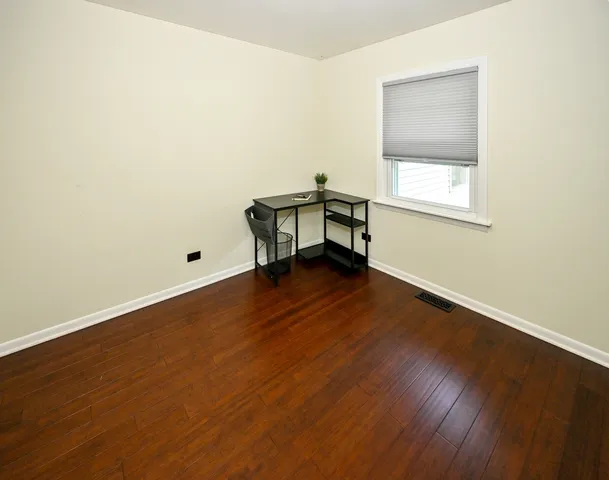 $384,900 | 580 Walnut Lane, Elk Grove Village, IL 60007