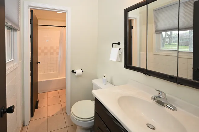 $384,900 | 580 Walnut Lane, Elk Grove Village, IL 60007