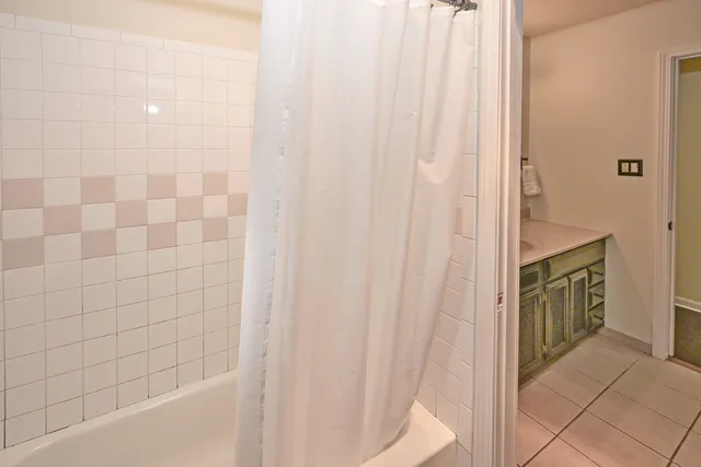 $384,900 | 580 Walnut Lane, Elk Grove Village, IL 60007