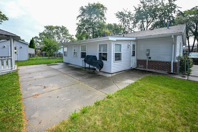 $384,900 | 580 Walnut Lane, Elk Grove Village, IL 60007