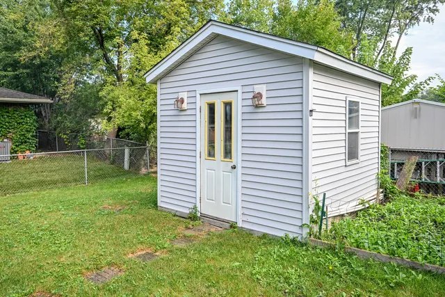 $384,900 | 580 Walnut Lane, Elk Grove Village, IL 60007