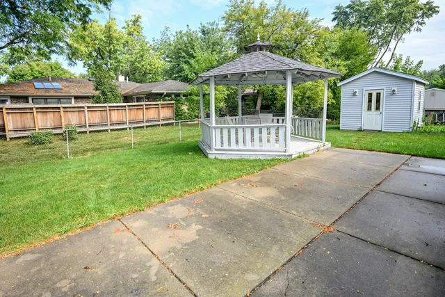 $384,900 | 580 Walnut Lane, Elk Grove Village, IL 60007