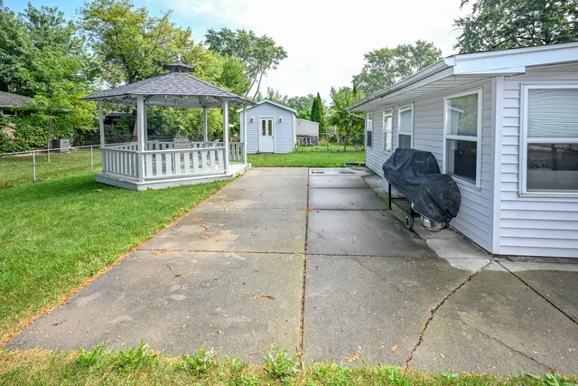 $384,900 | 580 Walnut Lane, Elk Grove Village, IL 60007