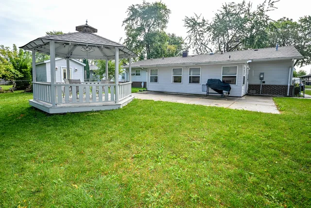 $384,900 | 580 Walnut Lane, Elk Grove Village, IL 60007