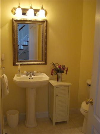 347 Titicut Road Raynham, MA 02767 - Photo 16 of 30 Gallery Image 16