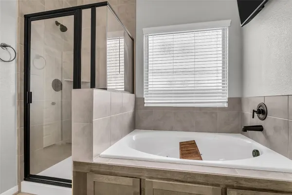 $2,800 | 5338 CJ Walker Lane, Houston, TX 77048