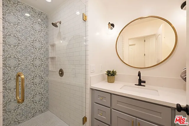 $5,895 | 8961 Cadillac Avenue, Los Angeles, CA 90034