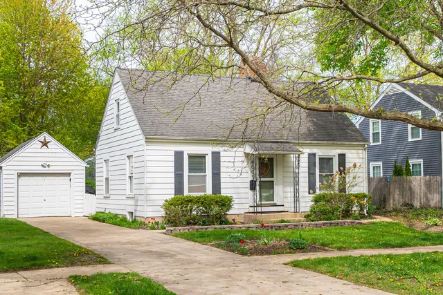 $374,900 | 800 Anderson Boulevard, Geneva, IL 60134