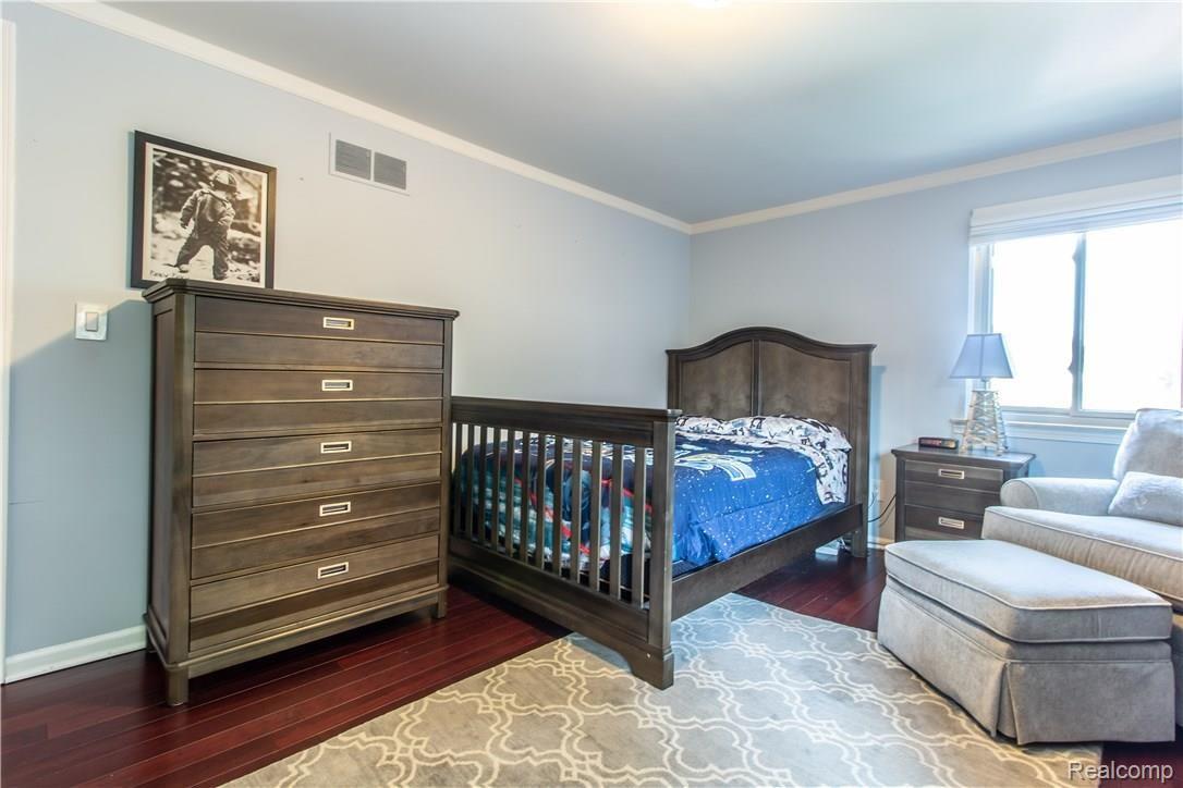 14728 Riverside Drive Livonia, MI 48154 - Photo 18 of 29 14728 Riverside-48.jpg