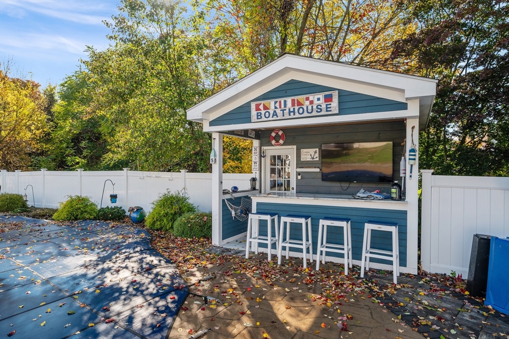 4 Horseneck Road Shrewsbury, MA 01545 - Photo 4 of 33 a sign on the side of a building