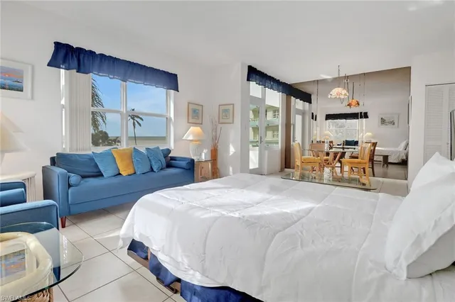 $2,995 | 220 Seaview Court, Unit 316, Marco Island, FL 34145