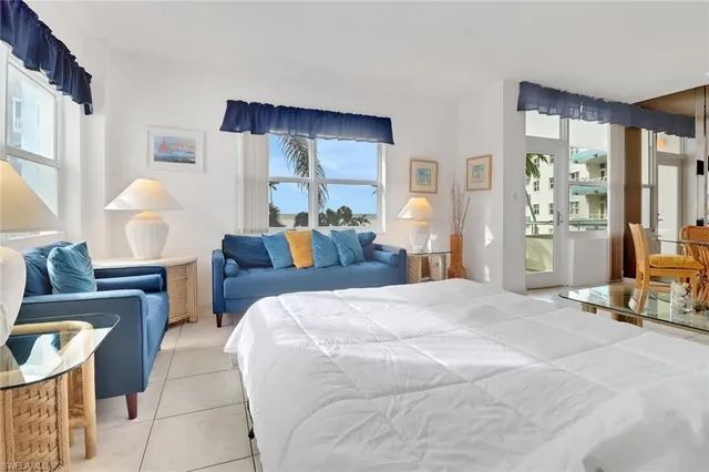 $2,995 | 220 Seaview Court, Unit 316, Marco Island, FL 34145