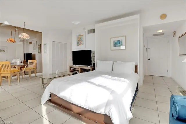 $2,995 | 220 Seaview Court, Unit 316, Marco Island, FL 34145