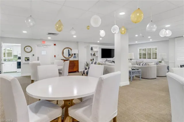 $2,995 | 220 Seaview Court, Unit 316, Marco Island, FL 34145